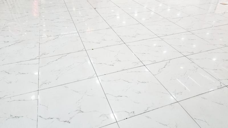 Comment réussir la pose de carrelage à Serre-les-Sapins ?